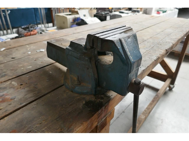 Werktafel met banschroef - afbeelding 3 van  4
