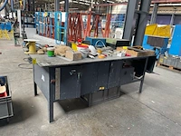 Werktafel met inhoud