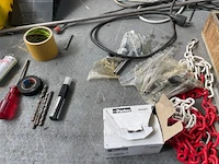 Werktafel met inhoud - afbeelding 5 van  8