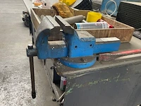 Werktafel met inhoud - afbeelding 7 van  8