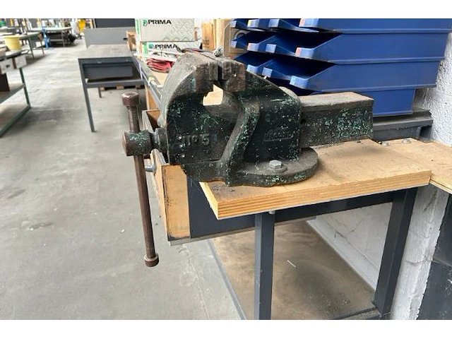 Werktafel met inhoud - afbeelding 4 van  10