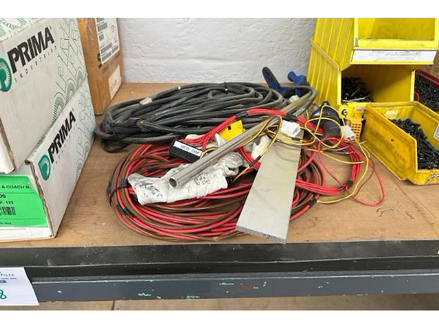 Werktafel met inhoud - afbeelding 10 van  10