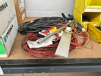 Werktafel met inhoud - afbeelding 10 van  10