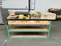 Werktafel met inhoud - afbeelding 1 van  6