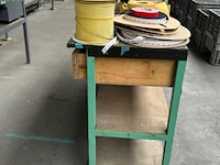Werktafel met inhoud - afbeelding 2 van  6