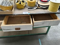 Werktafel met inhoud - afbeelding 5 van  6