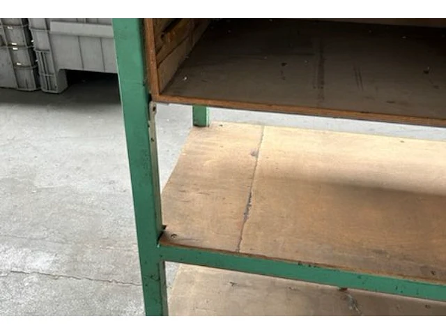 Werktafel met inhoud - afbeelding 6 van  6