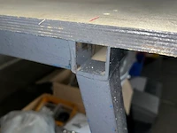 Werktafel met inhoud - afbeelding 2 van  7