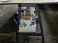 Werktafel met inhoud - afbeelding 3 van  7