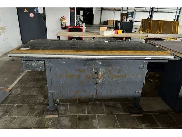 Werktafel met inhoud - afbeelding 5 van  7