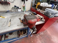 Werktafel met inhoud - afbeelding 5 van  16