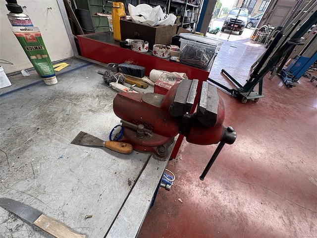 Werktafel met inhoud - afbeelding 6 van  16