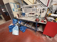 Werktafel met inhoud - afbeelding 9 van  16