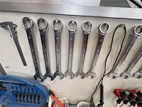 Werktafel met inhoud - afbeelding 11 van  16