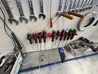 Werktafel met inhoud - afbeelding 13 van  16
