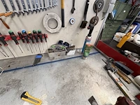 Werktafel met inhoud - afbeelding 15 van  16