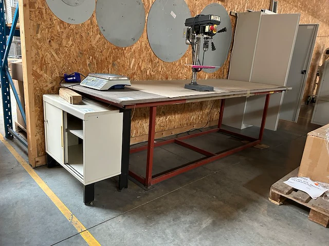 Werktafel met kast - afbeelding 1 van  4