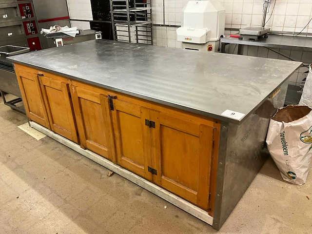 Werktafel met rvs werkblad - afbeelding 1 van  7