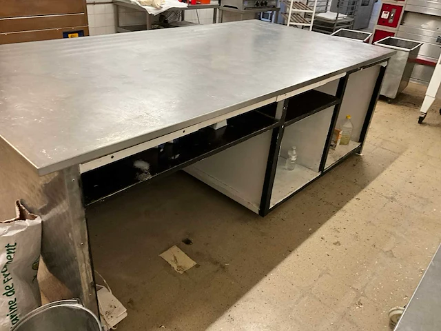 Werktafel met rvs werkblad - afbeelding 2 van  7