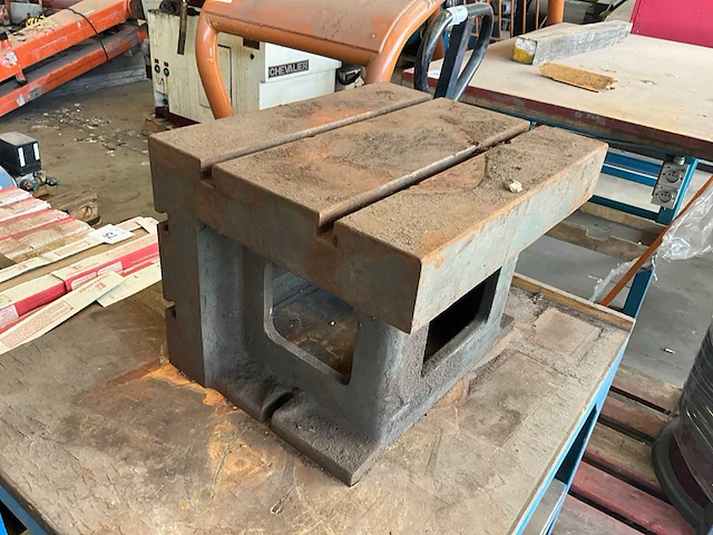 Werktafel met zwaar metalen werkelement - afbeelding 4 van  8