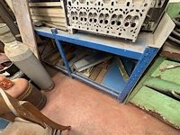 Werktafels met inhoud - afbeelding 5 van  17