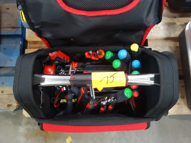 Werktas met div werkgereedschap - afbeelding 1 van  4
