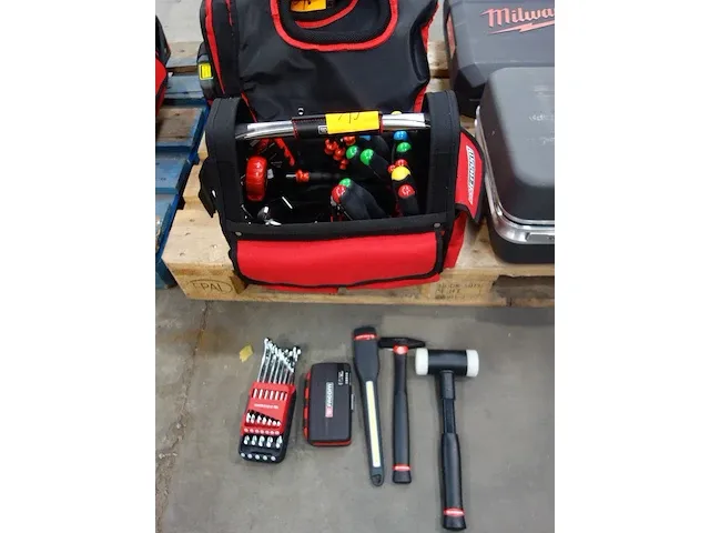 Werktas met div werkgereedschap - afbeelding 3 van  4
