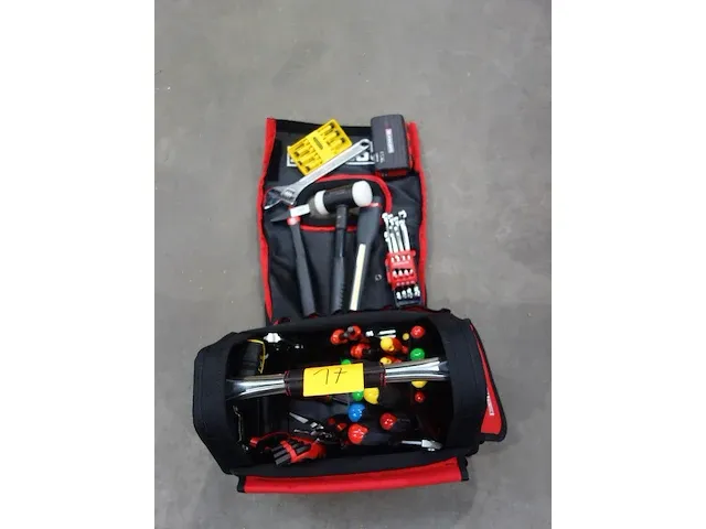 Werktas met div werkgereedschap - afbeelding 2 van  3