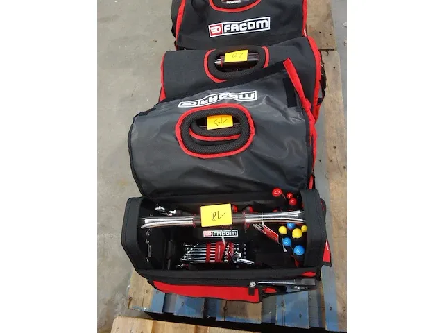 Werktas met div werkgereedschap - afbeelding 1 van  3