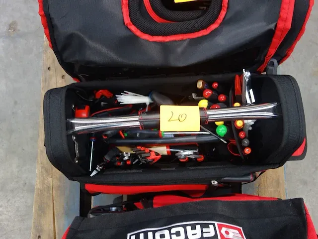 Werktas met div werkgereedschap - afbeelding 2 van  5