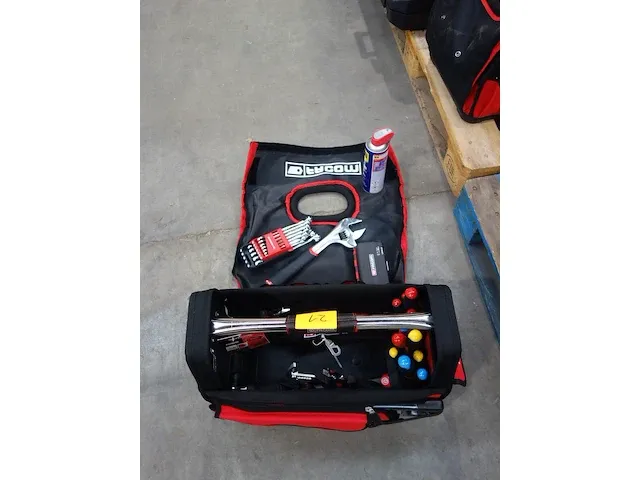 Werktas met div werkgereedschap - afbeelding 1 van  4