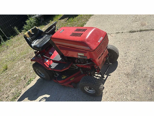 Westwood - sm1300 - ride on lawn mower - afbeelding 1 van  4