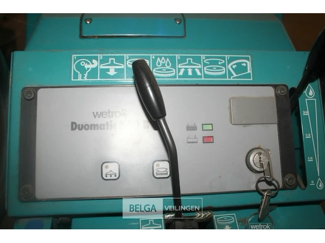 Wetrok schrobzuigmachine met lader - afbeelding 5 van  9