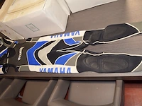 Wetsuit yamaha, draagtas harley davidson, draadloze barbecue thermometer, voetbad, nageldroger, 6 tennisraketten, dartsbord, karton keukengerief - afbeelding 4 van  8