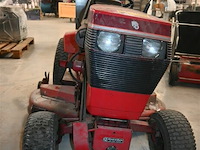 Wheel horse tuintractor met opveegbak en schaaf - afbeelding 3 van  14