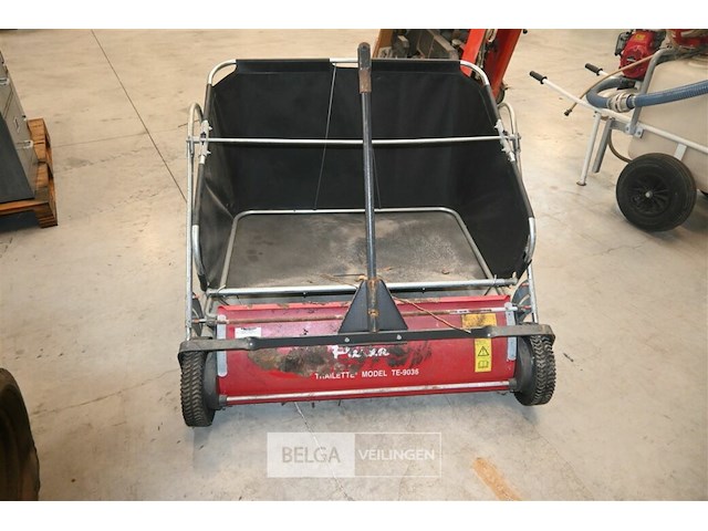 Wheel horse tuintractor met opveegbak en schaaf - afbeelding 4 van  14