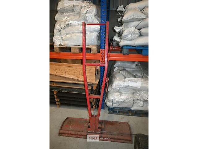 Wheel horse tuintractor met opveegbak en schaaf - afbeelding 11 van  14