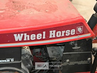 Wheel horse tuintractor met opveegbak en schaaf - afbeelding 14 van  14