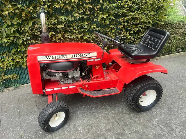 Wheel horse zitmaaier - afbeelding 1 van  9