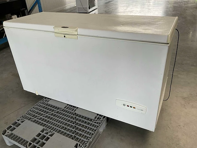 Whirlpool diepvriezer koffermodel 365 liter - afbeelding 1 van  10