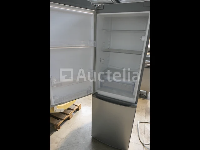 Whirlpool rechtopstaande koelkast/vriezer combo wbe34112s - afbeelding 6 van  9