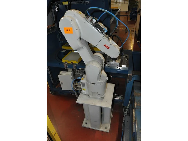 White small robot abb - afbeelding 1 van  4