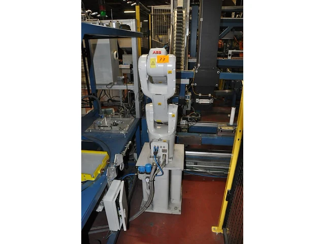 White small robot abb - afbeelding 2 van  4
