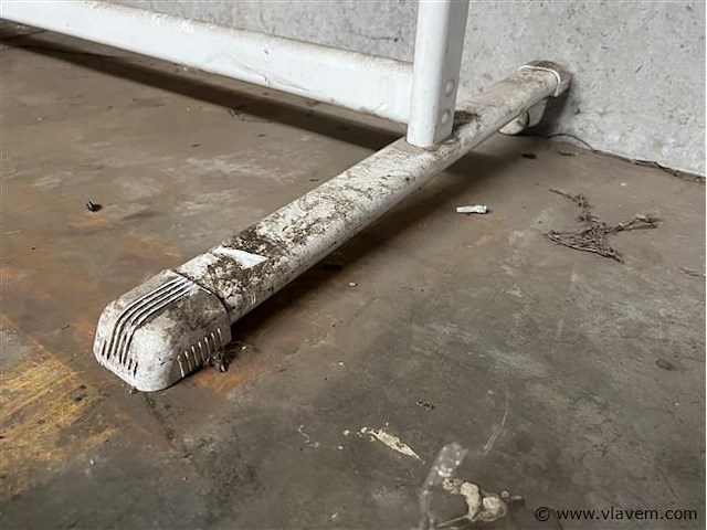 Whiteboard, 1 wiel ontbreekt - afbeelding 3 van  3