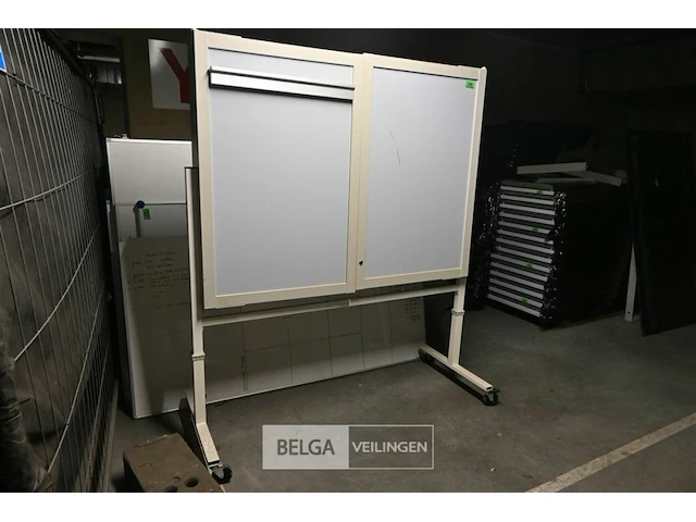 Whiteboard met kast op wielen - afbeelding 1 van  3