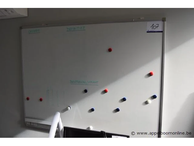 Whiteboard (staande op eerste verdieping) - afbeelding 1 van  1