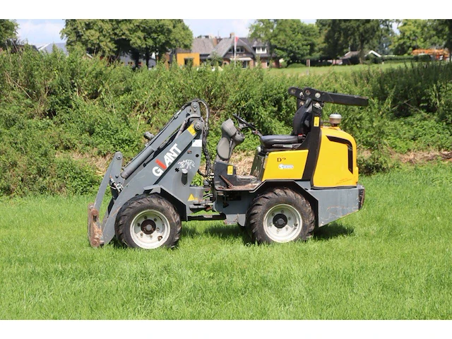 Wiellader giant d337t diesel 2010 - afbeelding 1 van  1