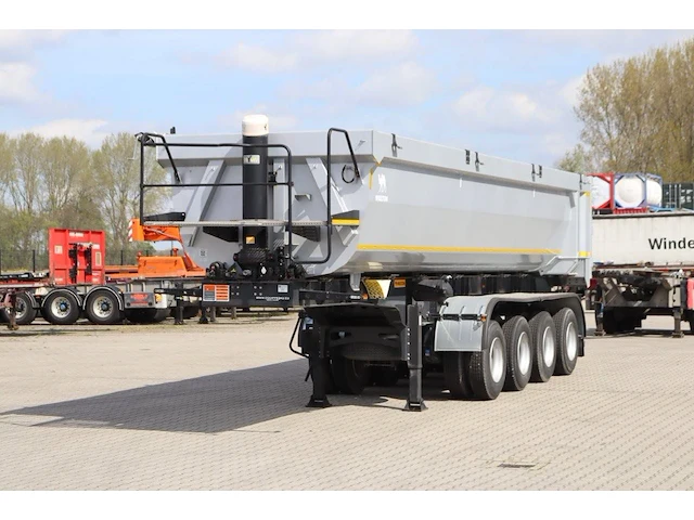 Wielton new / unused 4-axle heavy-duty tipper hardox 16 tires - afbeelding 1 van  1