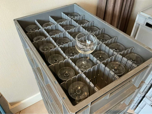 Wijnglazen in krat glas - afbeelding 2 van  3