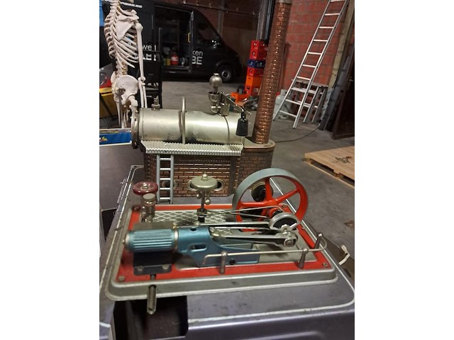 Wilesco dampmachine in metaal met originele doos - afbeelding 2 van  5